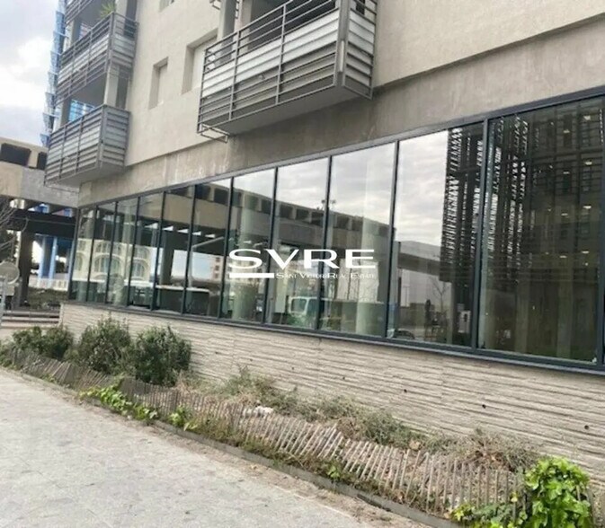 Retail in Marseille for lease - Building Photo - Image 1 of 3