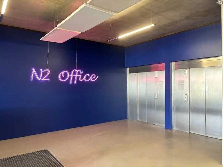 Office in Bordeaux for lease - Lobby - Image 2 of 16