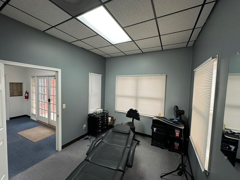 370 Neff Ave, Harrisonburg, VA for lease - Interior Photo - Image 2 of 5