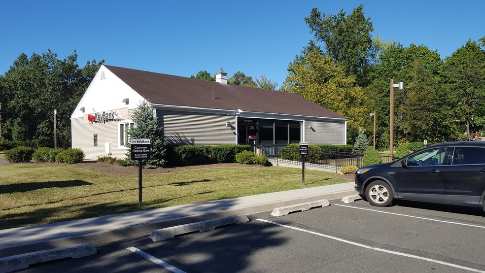230 N Middletown Rd, Pearl River, NY for lease - Primary Photo - Image 1 of 1