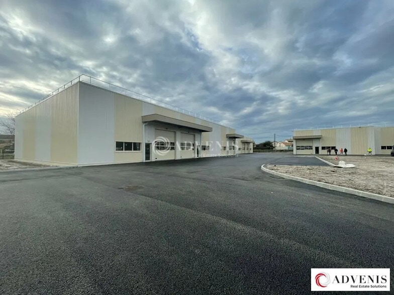 Flex in Blanquefort for lease - Building Photo - Image 1 of 8