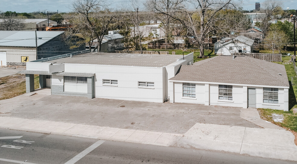 305 N Laurent St, Victoria, TX for sale - Building Photo - Image 2 of 40