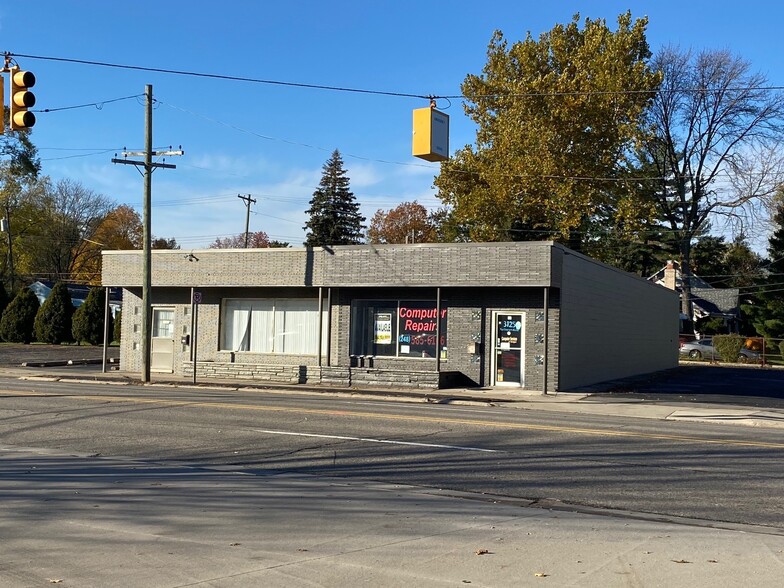 3125 Rochester Rd, Royal Oak, MI for lease - Building Photo - Image 2 of 4