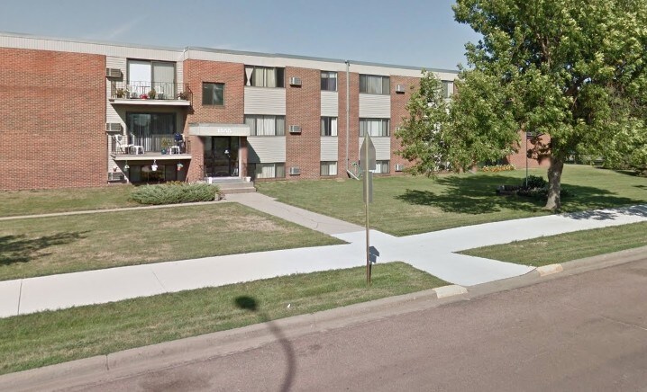 1555 Arizona Ave SW, Huron, SD for sale - Primary Photo - Image 1 of 1