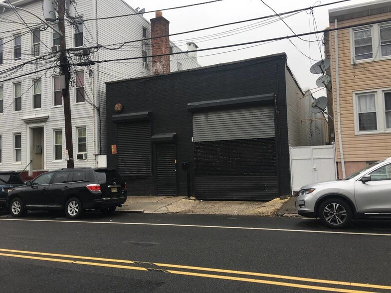 135-137 Walnut St, Newark, NJ for sale - Building Photo - Image 1 of 1