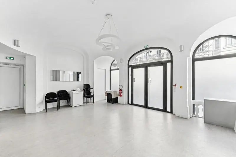 Location Bureaux 113 m² - Photo 1