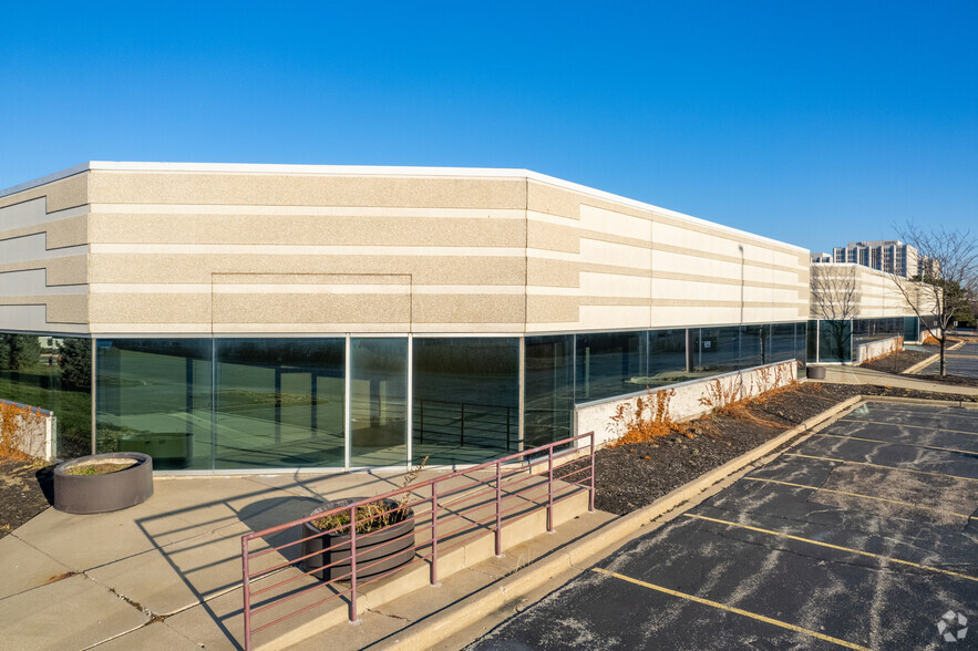 2100 Golf Rd, Rolling Meadows, IL for lease - Building Photo - Image 3 of 8