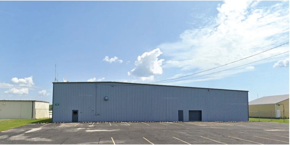 1645 Freedom Way, Manitowoc, WI for sale - Building Photo - Image 2 of 9