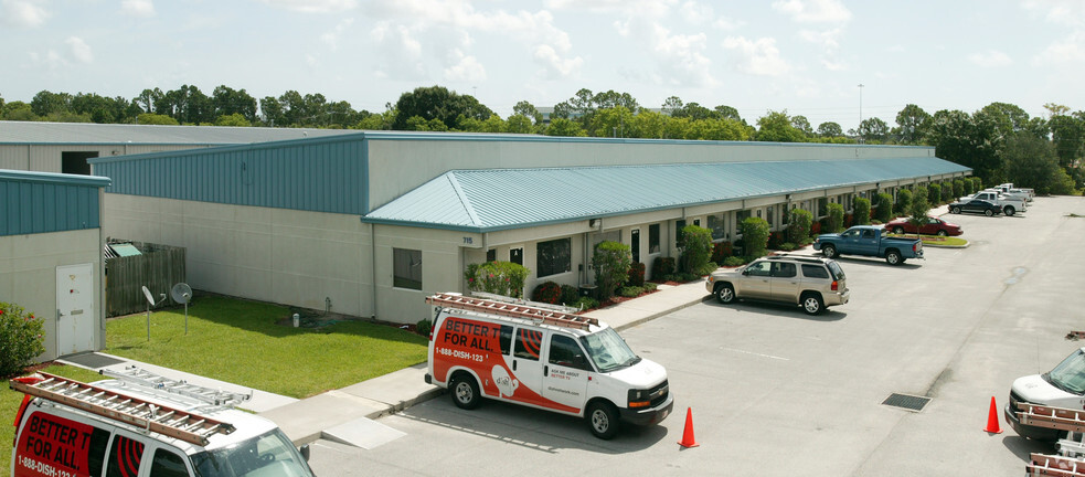 715 North Dr, Melbourne, FL for sale - Primary Photo - Image 1 of 1