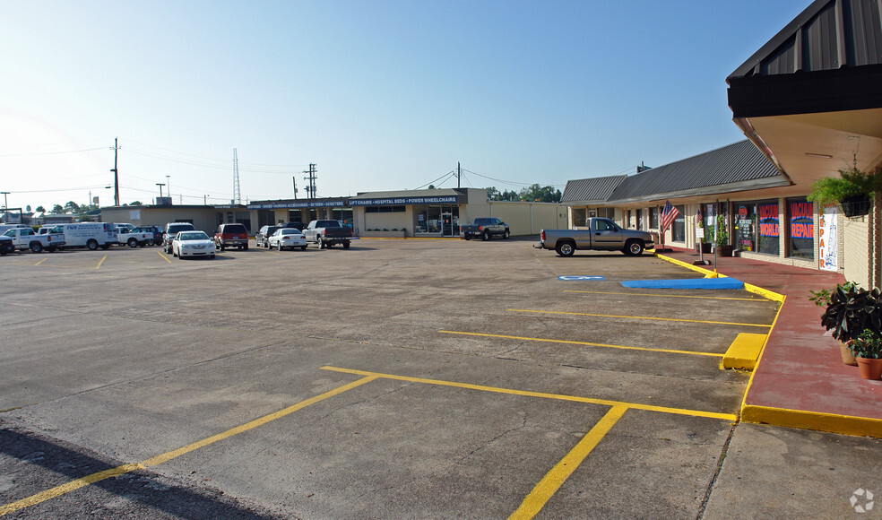 3625-3695 Calder Ave, Beaumont, TX for lease - Primary Photo - Image 1 of 1