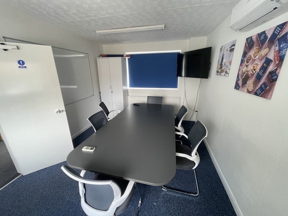 80 Great Northern Ter, Lincoln for lease Interior Photo- Image 1 of 5