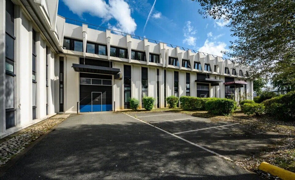 Flex in Évry-Courcouronnes for lease - Building Photo - Image 2 of 7