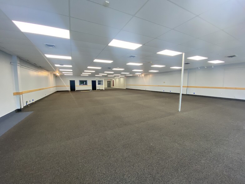 569-577 Mill St, New Bedford, MA for lease - Interior Photo - Image 2 of 9