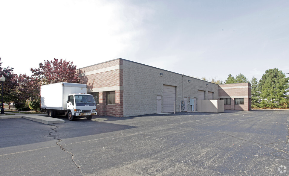 40028 Grand River Ave, Novi, MI for lease - Building Photo - Image 3 of 4