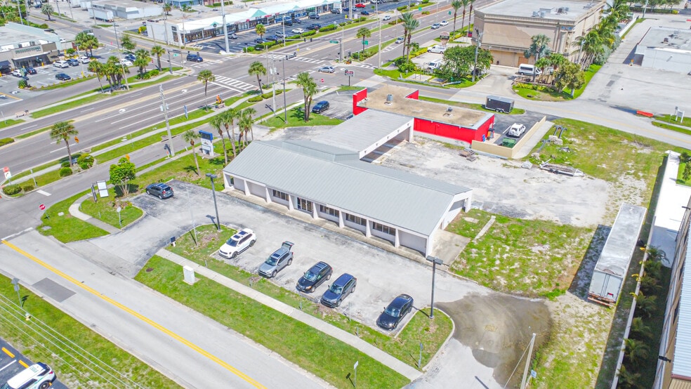 320 W Cocoa Beach Cswy, Cocoa Beach, FL for sale - Building Photo - Image 2 of 27