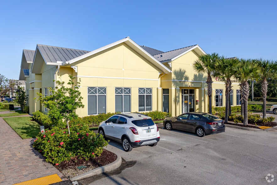 4670 Cardinal Way, Naples, FL for lease - Primary Photo - Image 2 of 5