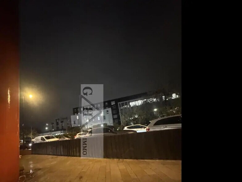 Retail in Maisons-Alfort for lease - Building Photo - Image 2 of 9