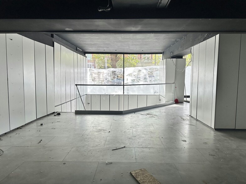 30-34 Chiswick High Rd, London for lease - Building Photo - Image 3 of 10