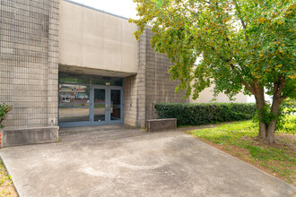 720 Hall of Fame Dr, Knoxville, TN for lease Building Photo- Image 2 of 17