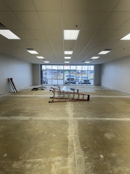 230 E James Campbell Blvd, Columbia, TN for lease - Interior Photo - Image 1 of 4