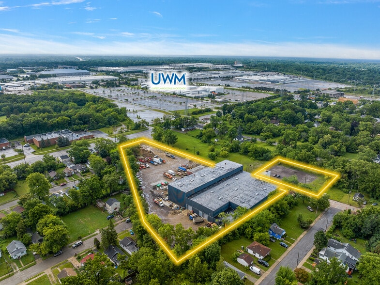 451 E Wilson Ave, Pontiac, MI for lease - Building Photo - Image 2 of 18