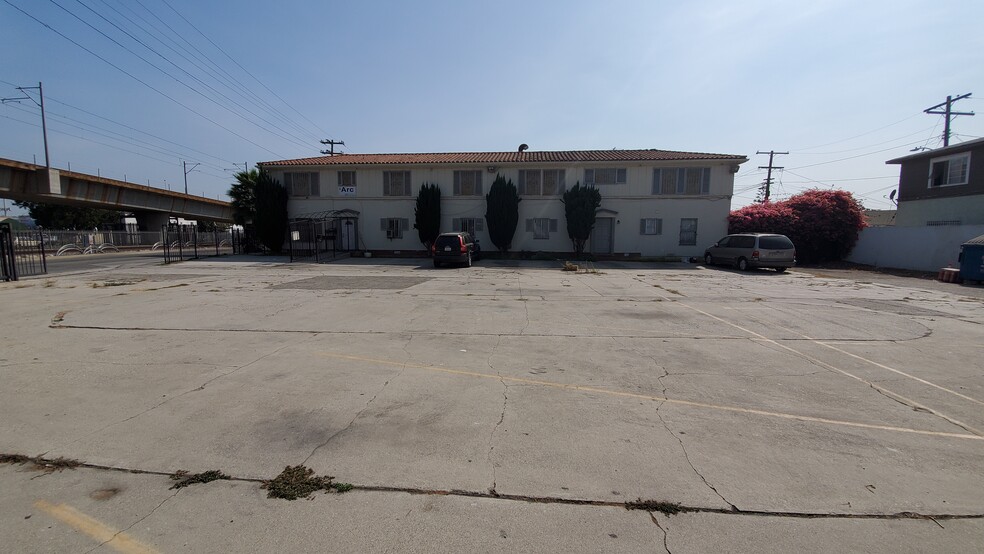 1011 N Willowbrook Ave, Compton, CA for sale - Building Photo - Image 1 of 1