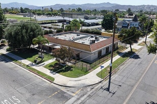 901 E Morton Pl, Hemet CA - Convenience Store
