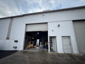 926 Kohou St, Honolulu, HI for lease Interior Photo- Image 1 of 4