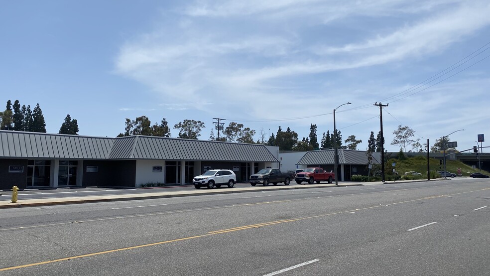 7212-7256 Garden Grove Blvd, Westminster, CA for lease - Building Photo - Image 1 of 8