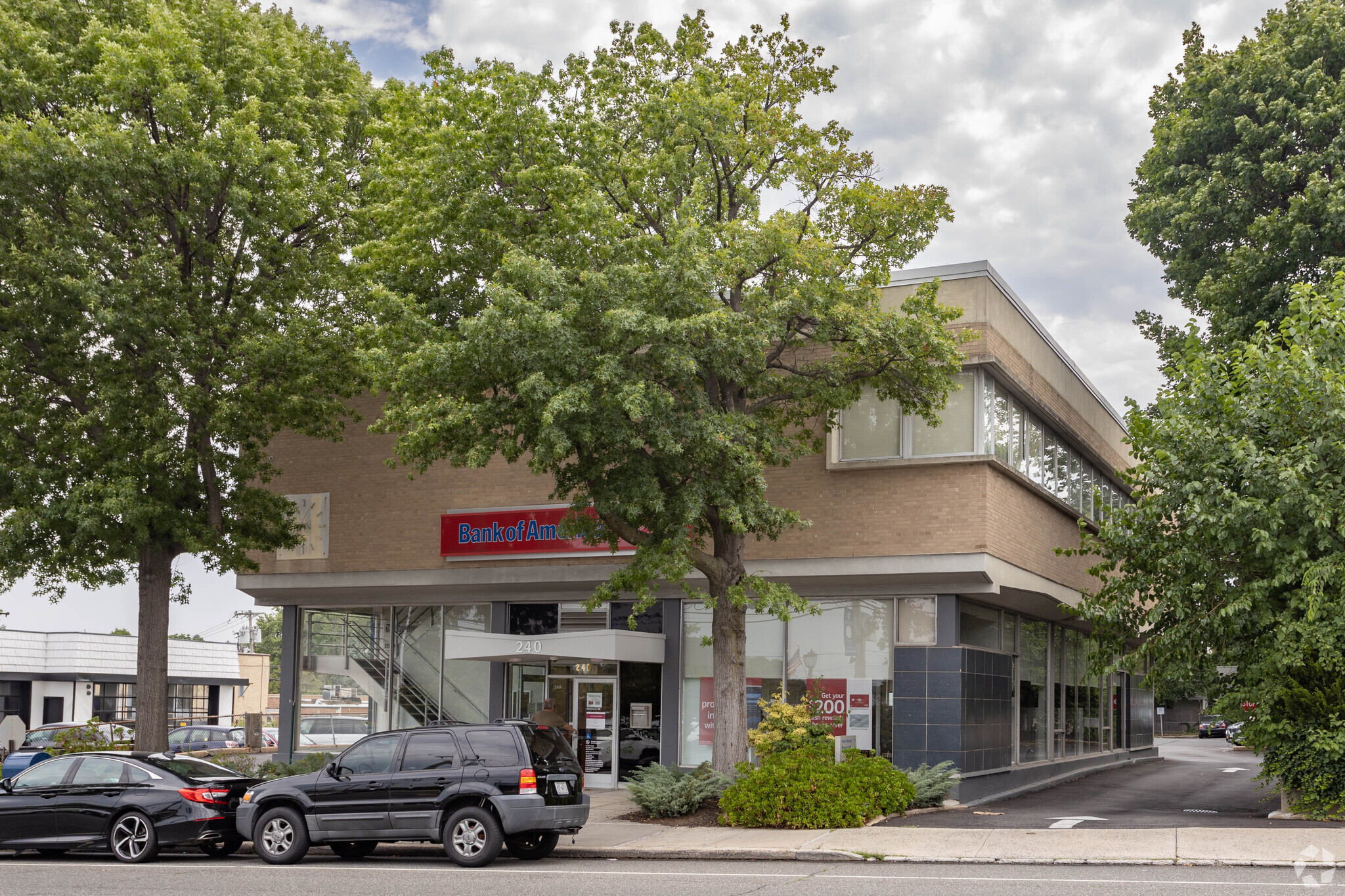 Plandome Road, Manhasset, NY for lease Building Photo- Image 1 of 21