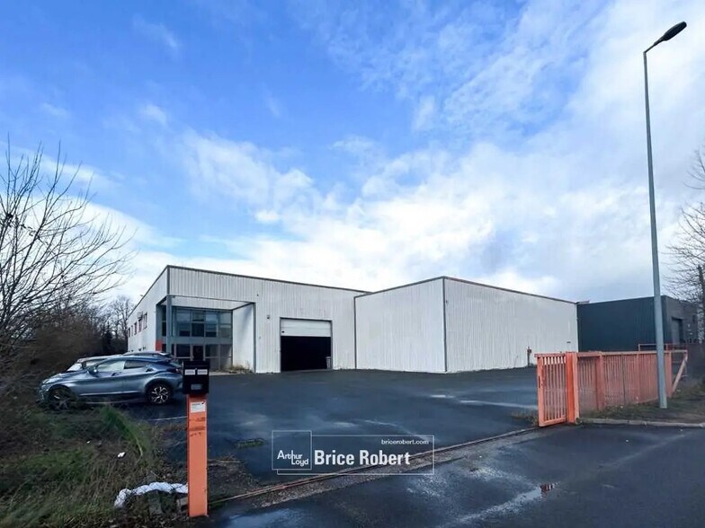 Flex in Civrieux-d'Azergues for sale - Building Photo - Image 1 of 4