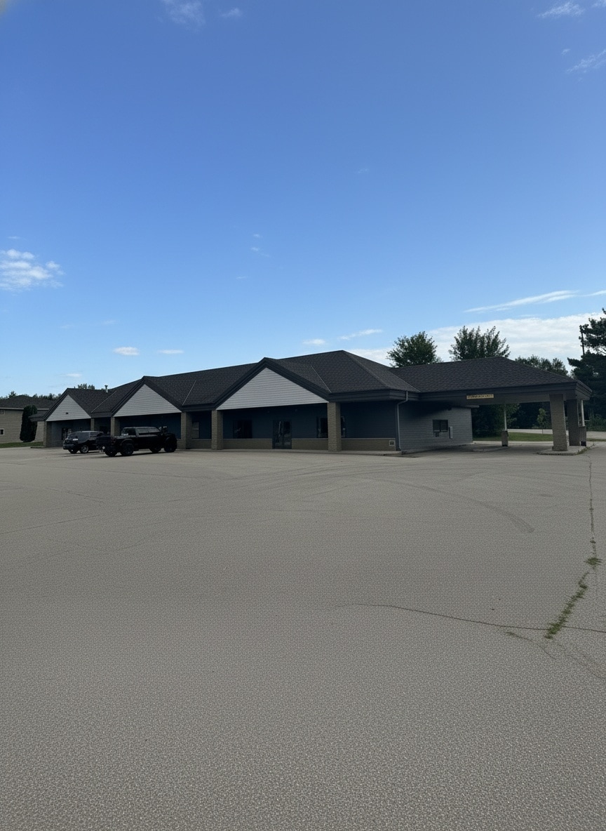 200 Golfview Rd, Cecil, WI for lease Building Photo- Image 1 of 13