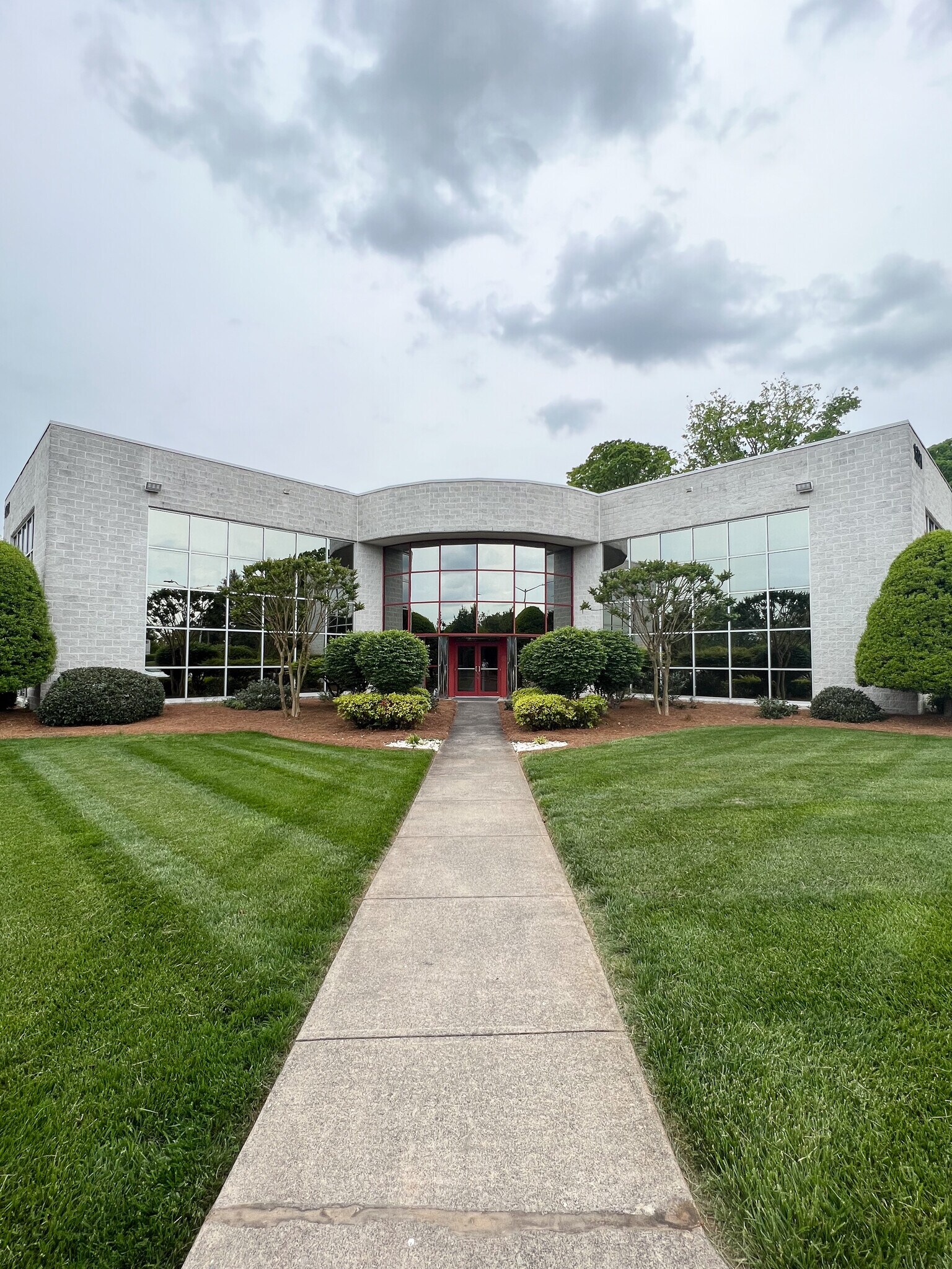 1540 Westbrook Plaza Dr, Winston-Salem, NC for lease Interior Photo- Image 1 of 1