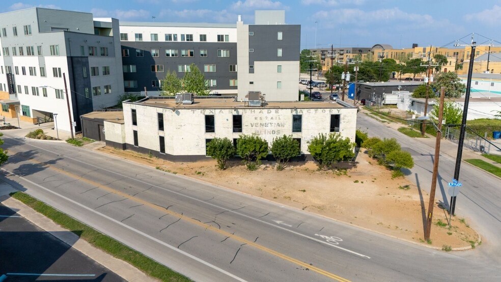 915 Dallas St, San Antonio, TX for lease - Building Photo - Image 1 of 18