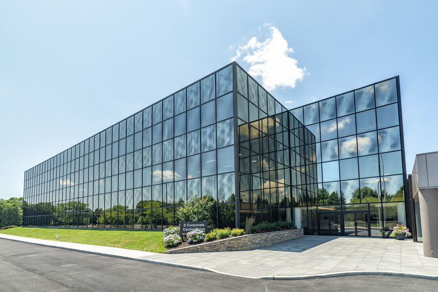 2 Corporate Center Dr, Melville, NY for lease - Building Photo - Image 1 of 3