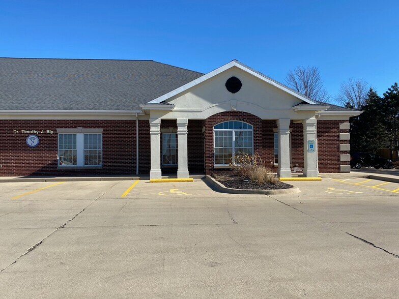 2501 E College Ave Bloomington Il 61704 Office For Sale Loopnet Com