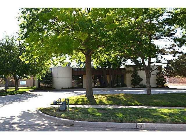 2375 N Thompkins Ave, Bethany, OK for sale - Primary Photo - Image 2 of 16