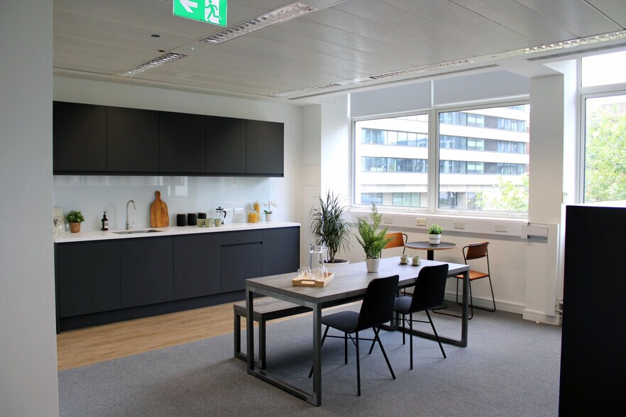 5-17 Hammersmith Grove, London for lease - Interior Photo - Image 2 of 4