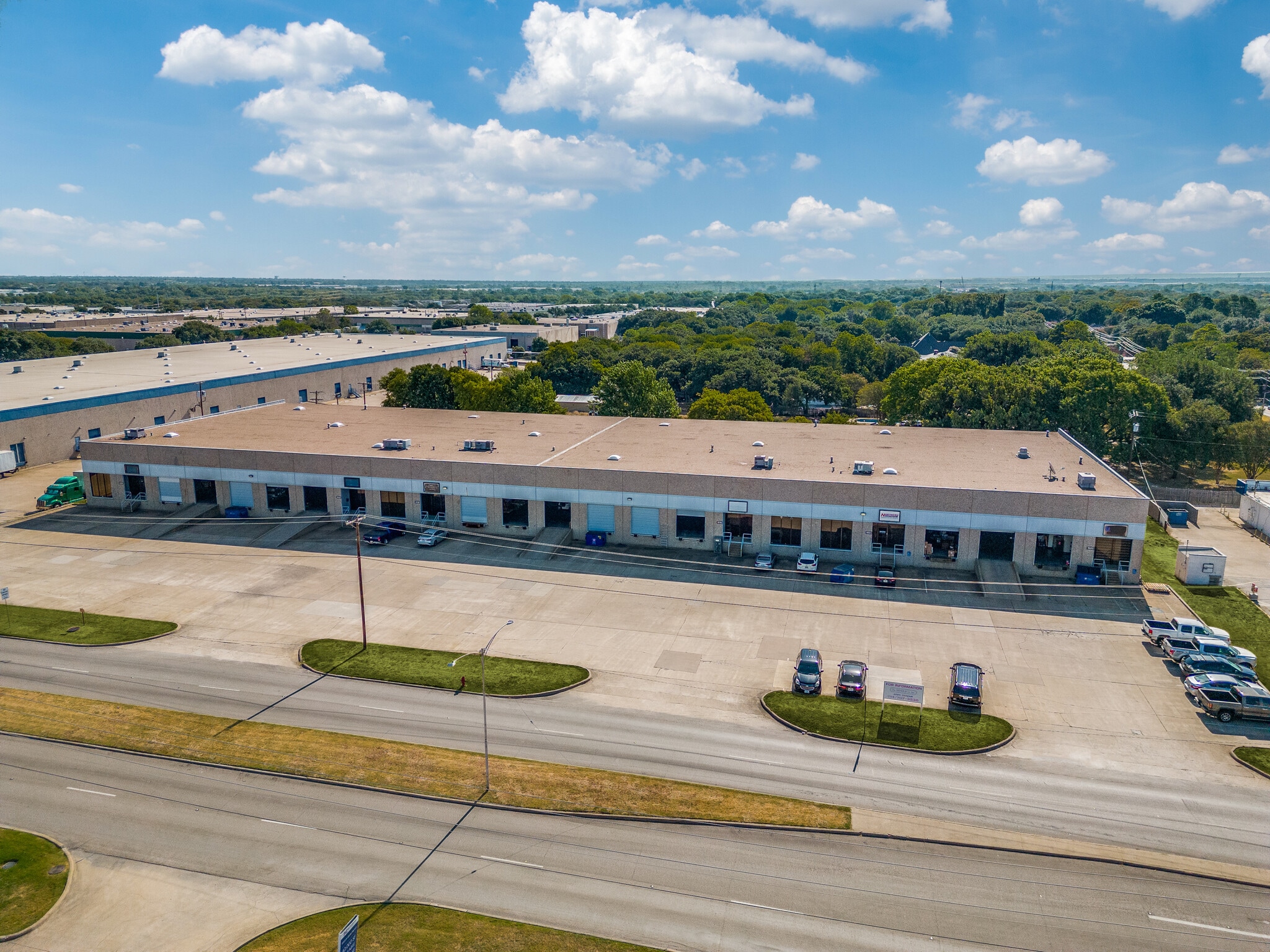 1922-1938 N Great Southwest Pky, Grand Prairie, TX for lease Building Photo- Image 1 of 39