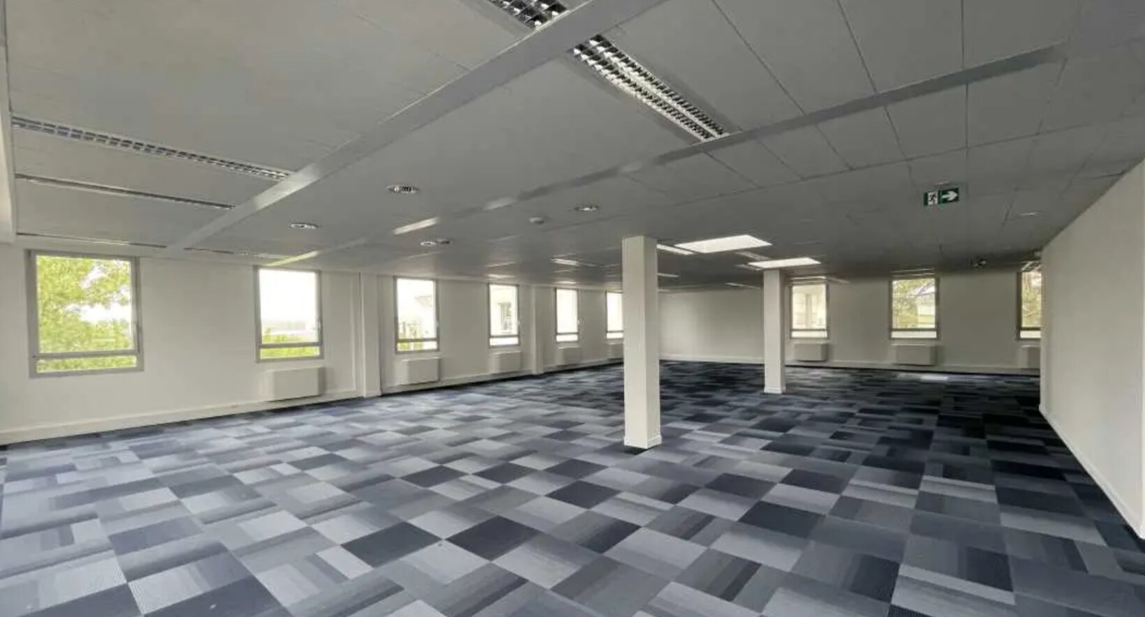 11 Rue Pascal, Bron for lease Interior Photo- Image 1 of 4