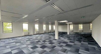 11 Rue Pascal, Bron for lease Interior Photo- Image 1 of 4