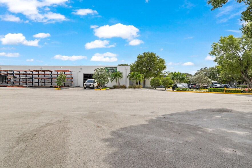 2775 NW 63rd Ct, Fort Lauderdale, FL for lease - Building Photo - Image 1 of 29