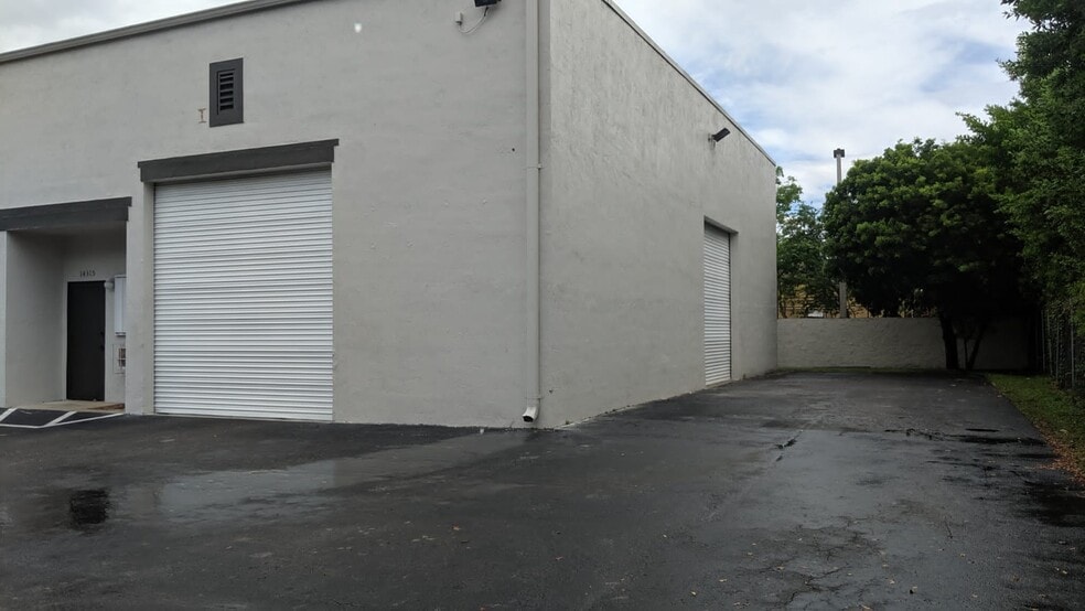 14315 SW 139th Ct, Miami, FL for lease - Building Photo - Image 3 of 7