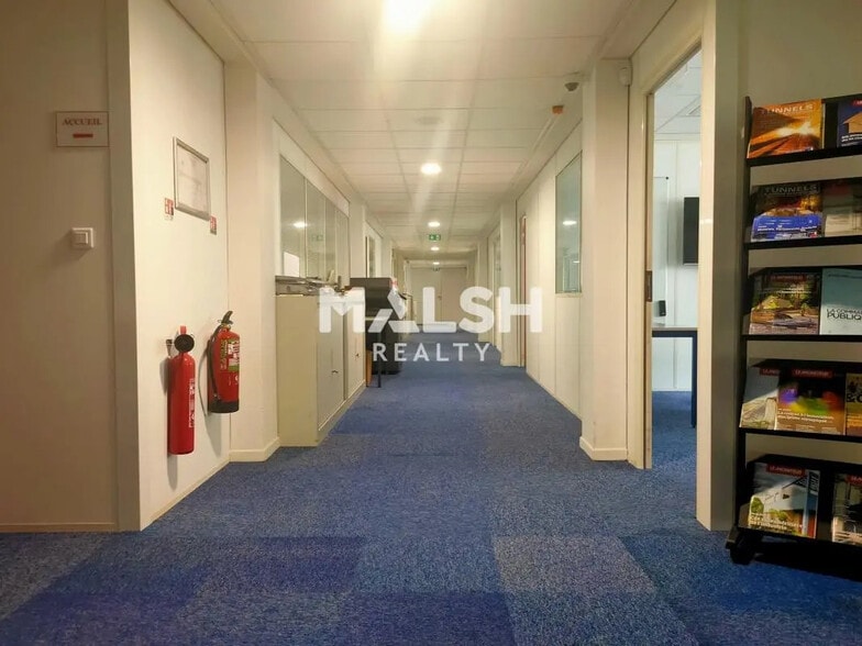 Office in Écully for sale - Interior Photo - Image 3 of 8