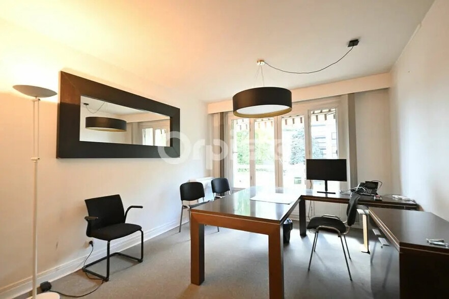 Office in Vénissieux for lease - Interior Photo - Image 1 of 9