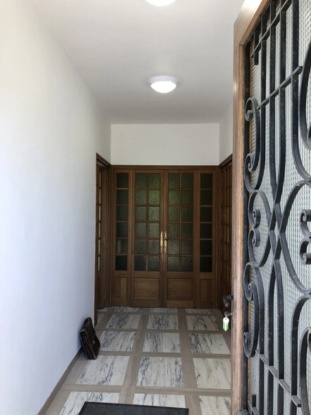 110 Chemin Du Camp De Sarlier, Aubagne for lease - Lobby - Image 2 of 6