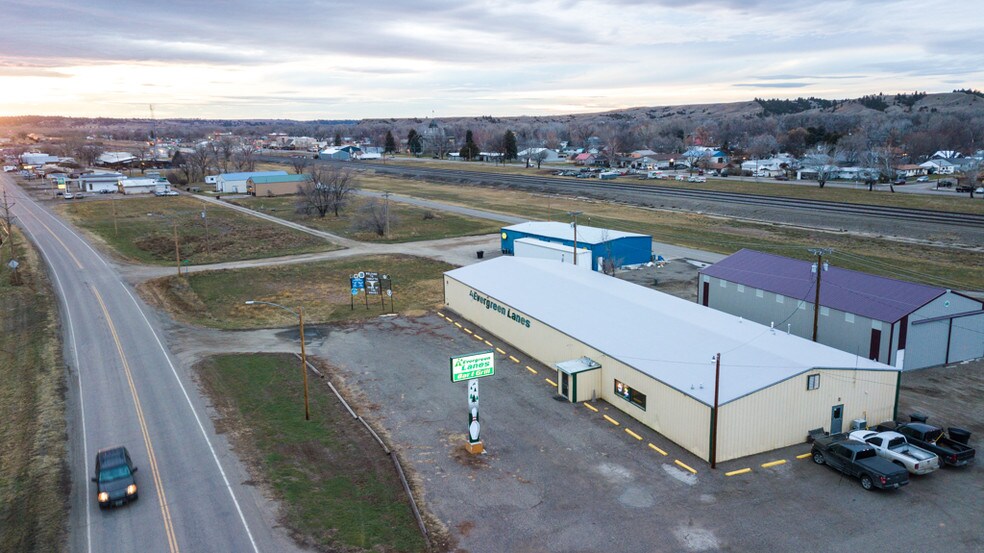 1601 Front St, Forsyth, MT 59327