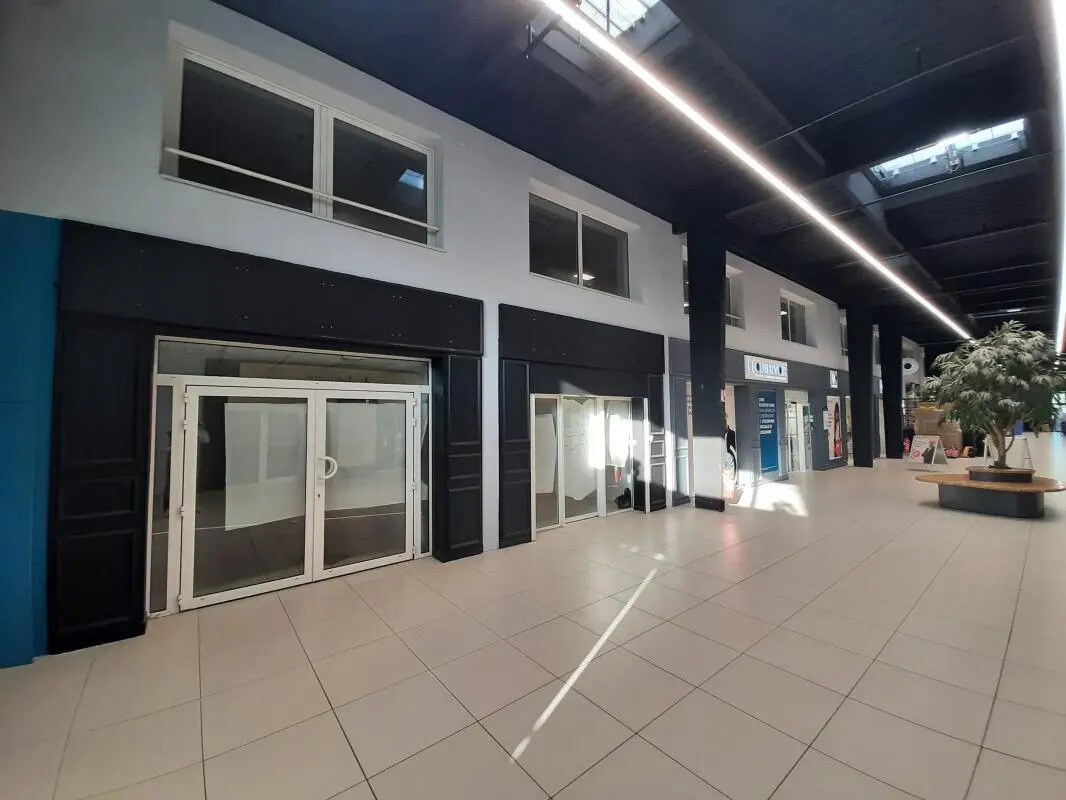 Retail in Poitiers for lease Interior Photo- Image 1 of 4