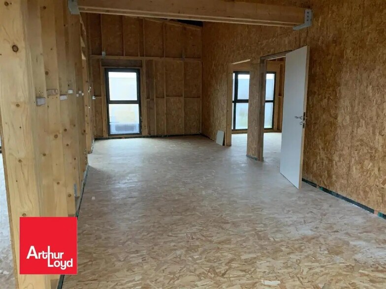 Office in Mainvilliers for lease - Interior Photo - Image 2 of 3