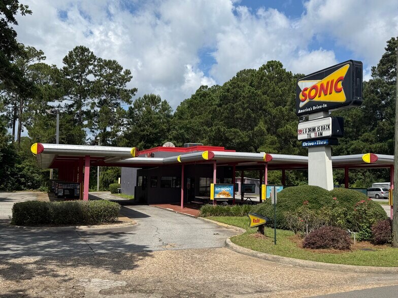 2801 E Pinetree Blvd, Thomasville, GA for lease - Building Photo - Image 1 of 11